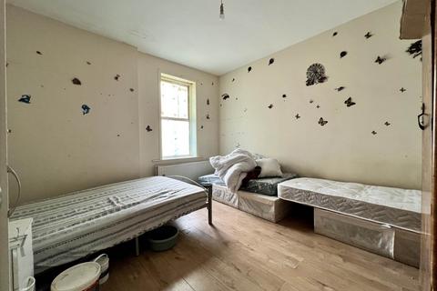 5 bedroom maisonette to rent, Barking Road, East Ham, E6 3BP