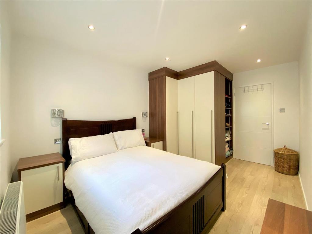 Bedroom Aspect 2