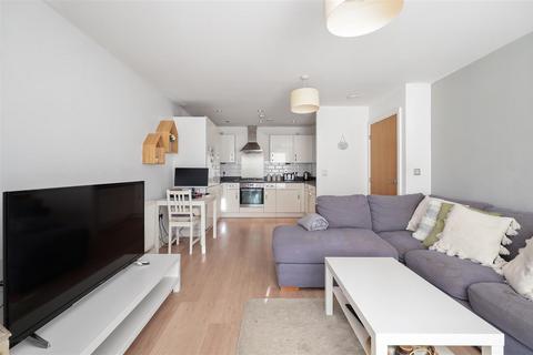 2 bedroom flat for sale, Flowers Close, London NW2