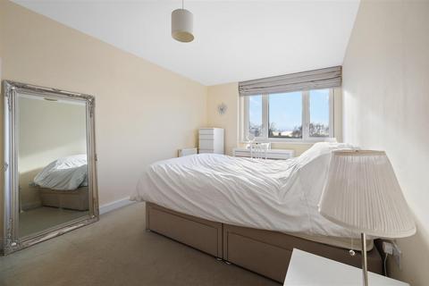 2 bedroom flat for sale, Flowers Close, London NW2