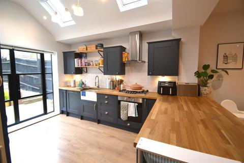 2 bedroom end of terrace house for sale, Brodrick Road, Eastbourne