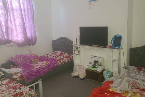 9a Tudor Parade, Romford, RM6 6PS