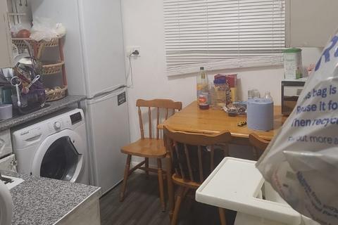 9a Tudor Parade, Romford, RM6 6PS