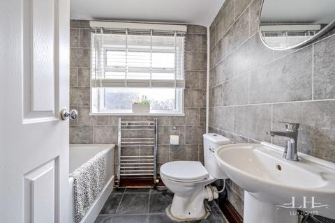 135 Abbs Cross Lane, Hornchurch, RM12 4NA