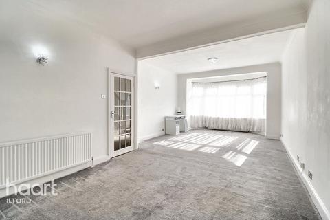 3 bedroom terraced house for sale, Perth Road, Ilford