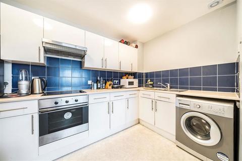 2 bedroom flat to rent, Bethnal Green Road, London E2