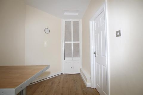 2 bedroom end of terrace house to rent, Market Street, Thornton, Bradford