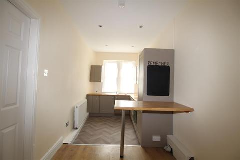 2 bedroom end of terrace house to rent, Market Street, Thornton, Bradford