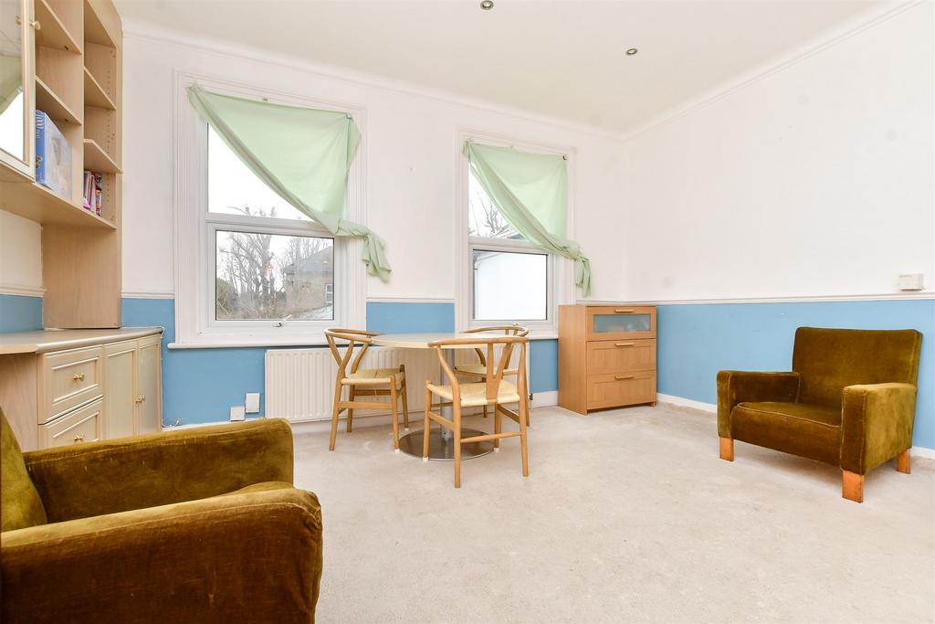 Living Room / Kitchen