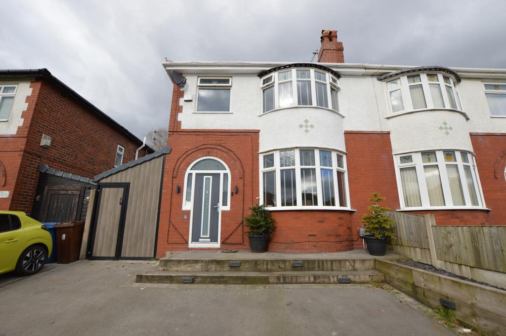Atherton Road, Hindley, WN2 3 bed semi-detached house - £290,000