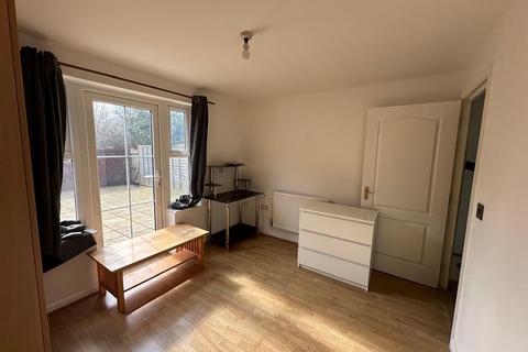 Studio to rent, Dewar Spur, Slough