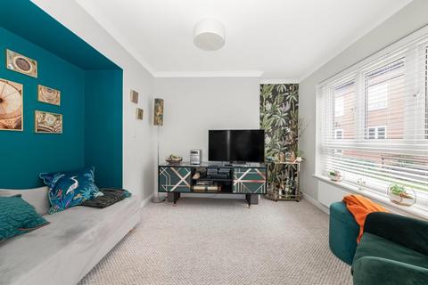 64 Cedar Close, London, SE21 8JF