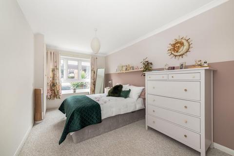 64 Cedar Close, London, SE21 8JF