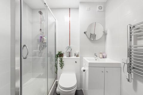 64 Cedar Close, London, SE21 8JF
