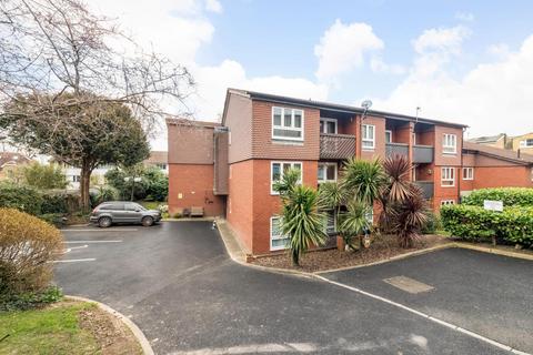 64 Cedar Close, London, SE21 8JF