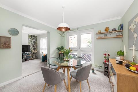 64 Cedar Close, London, SE21 8JF