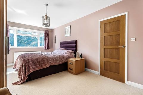 2 Kennel Close, Fetcham, Leatherhead, KT22 9PF