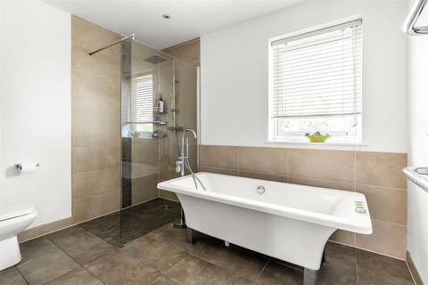 2 Kennel Close, Fetcham, Leatherhead, KT22 9PF