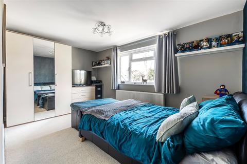 2 Kennel Close, Fetcham, Leatherhead, KT22 9PF