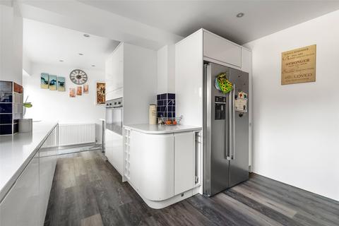 2 Kennel Close, Fetcham, Leatherhead, KT22 9PF