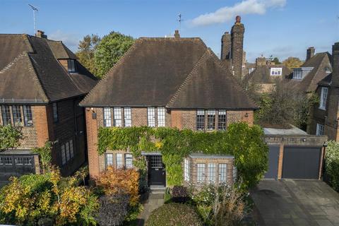 4 Constable Close, London, NW11 6TY