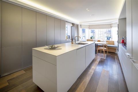 4 Constable Close, London, NW11 6TY