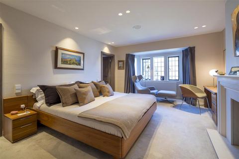 4 Constable Close, London, NW11 6TY