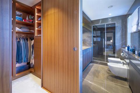 4 Constable Close, London, NW11 6TY