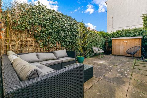 2 bedroom end of terrace house for sale, West Avenue, Leicester