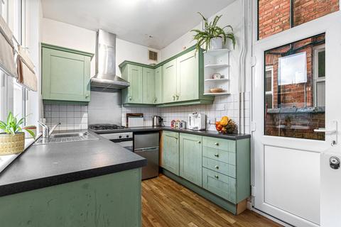 2 bedroom end of terrace house for sale, West Avenue, Leicester