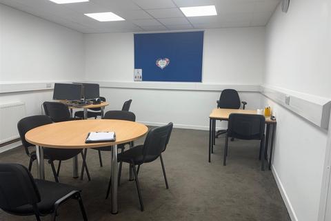 Studio to rent, Bank Street, Newquay TR7