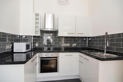 2 bedroom flat to rent, Barons Court Road, London, UK