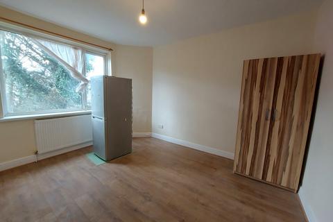 2 bedroom property to rent, Abbey Road, Newbury Park