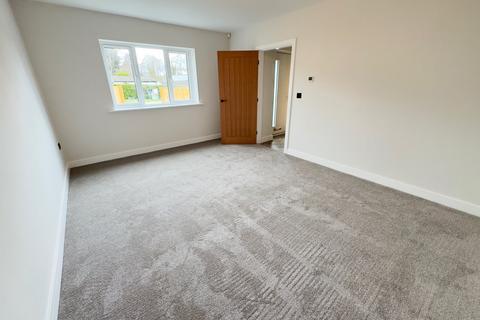 4 bedroom detached house for sale, Bradford Road, Cottingley, Bingley, BD16