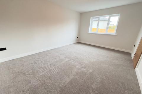 4 bedroom detached house for sale, Bradford Road, Cottingley, Bingley, BD16