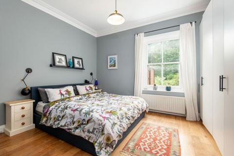 2 bedroom flat for sale, Cromwell Avenue, London N6