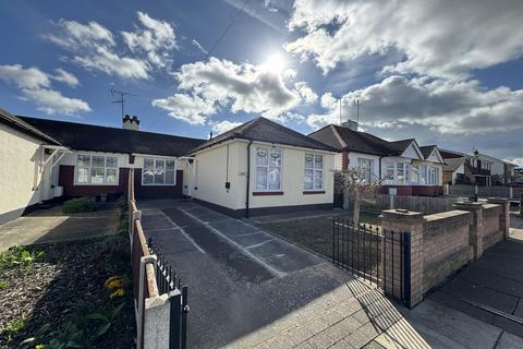 3 bedroom bungalow to rent, 3 bedroom Semi Detached Bungalow in Southend on Sea
