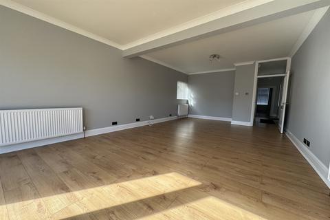 3 bedroom bungalow to rent, 3 bedroom Semi Detached Bungalow in Southend on Sea