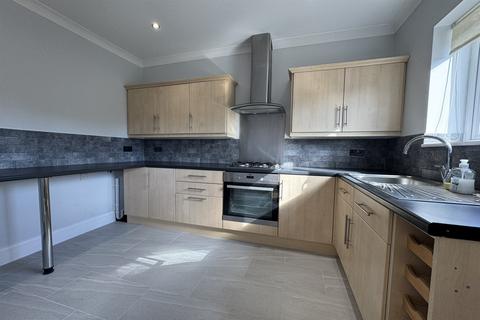 3 bedroom bungalow to rent, 3 bedroom Semi Detached Bungalow in Southend on Sea