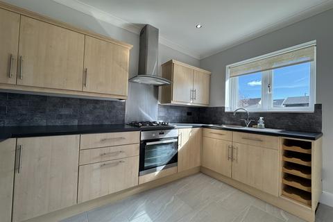 3 bedroom bungalow to rent, 3 bedroom Semi Detached Bungalow in Southend on Sea
