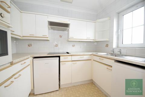 2 bedroom retirement property for sale, Woodmere Court, Avenue Road, N14