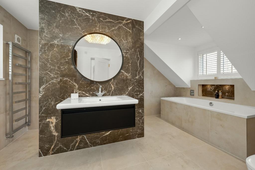 Main En Suite