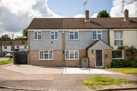 4 bedroom semi-detached house for sale, Fairway, Crawley RH10