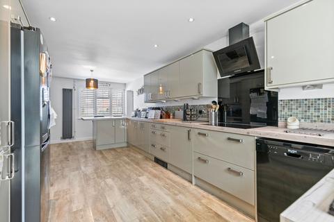 4 bedroom semi-detached house for sale, Fairway, Crawley RH10