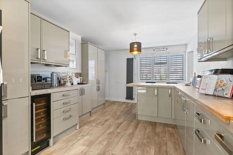 4 bedroom semi-detached house for sale, Fairway, Crawley RH10