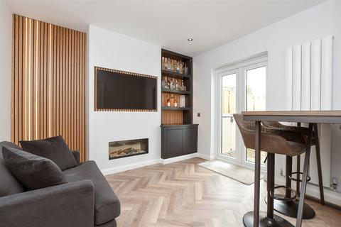 7 Mark Street, Reigate, RH2 0BL