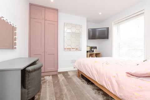 7 Mark Street, Reigate, RH2 0BL