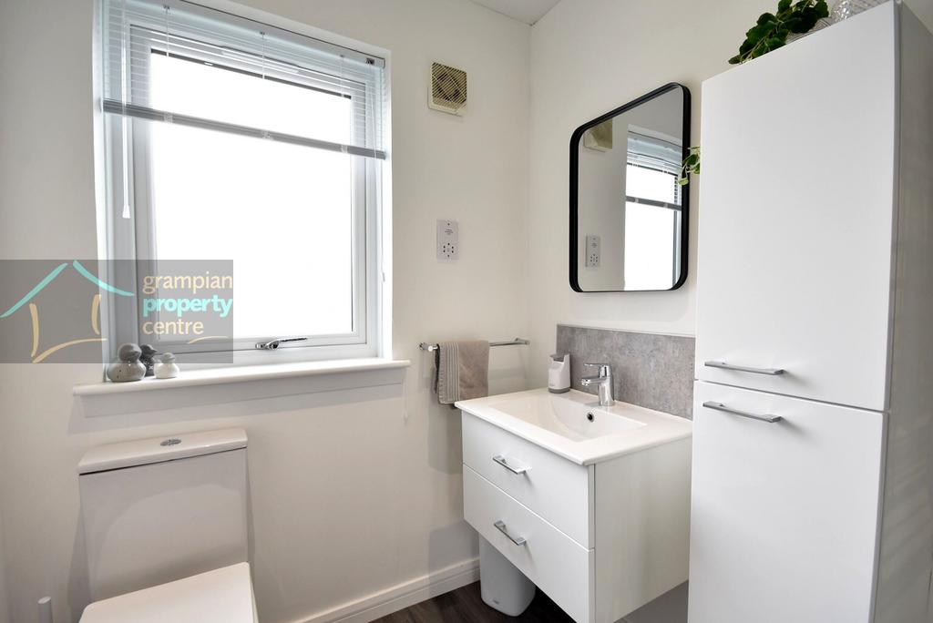 Shower room 2 .JPG
