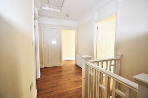 4 bedroom flat to rent, Eltham High Street London SE9