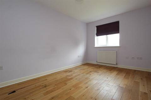 4 bedroom detached house to rent, Seaford Road, London, N15